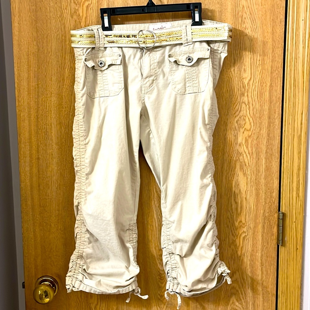 Angels Cropped Capri Pants